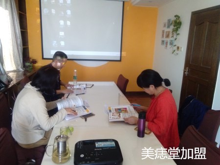 来自台州市，延安市，丹江口市的淡斑点痣祛疣加盟商在公司培训